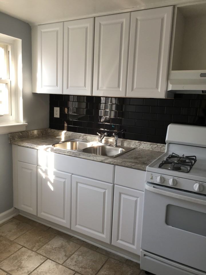 Elizabeth Heights - Photo 4 of 10
