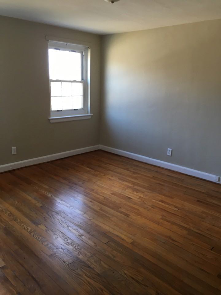 Elizabeth Heights - Photo 6 of 10