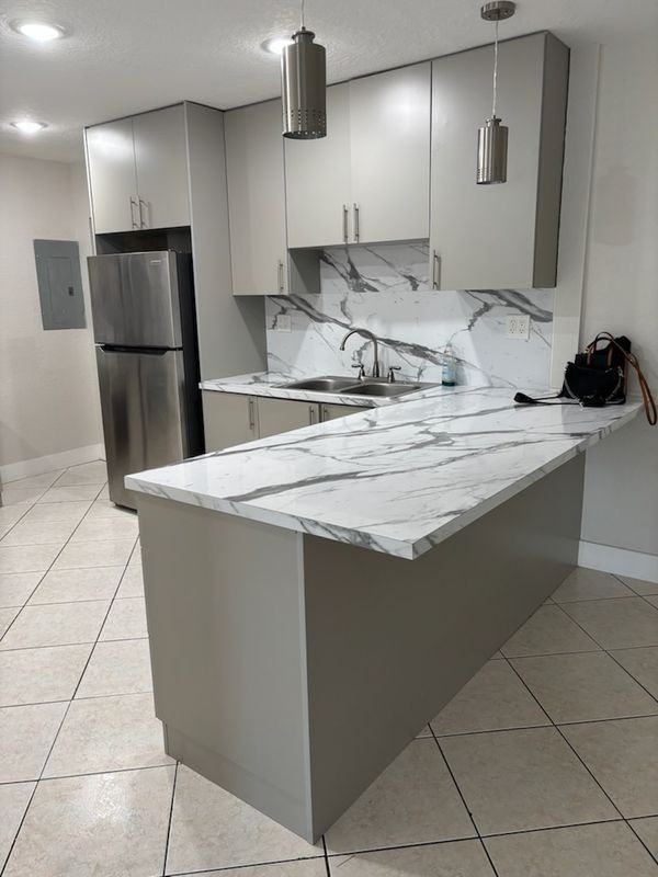846 W 31st St ##1 - Photo 3 of 4