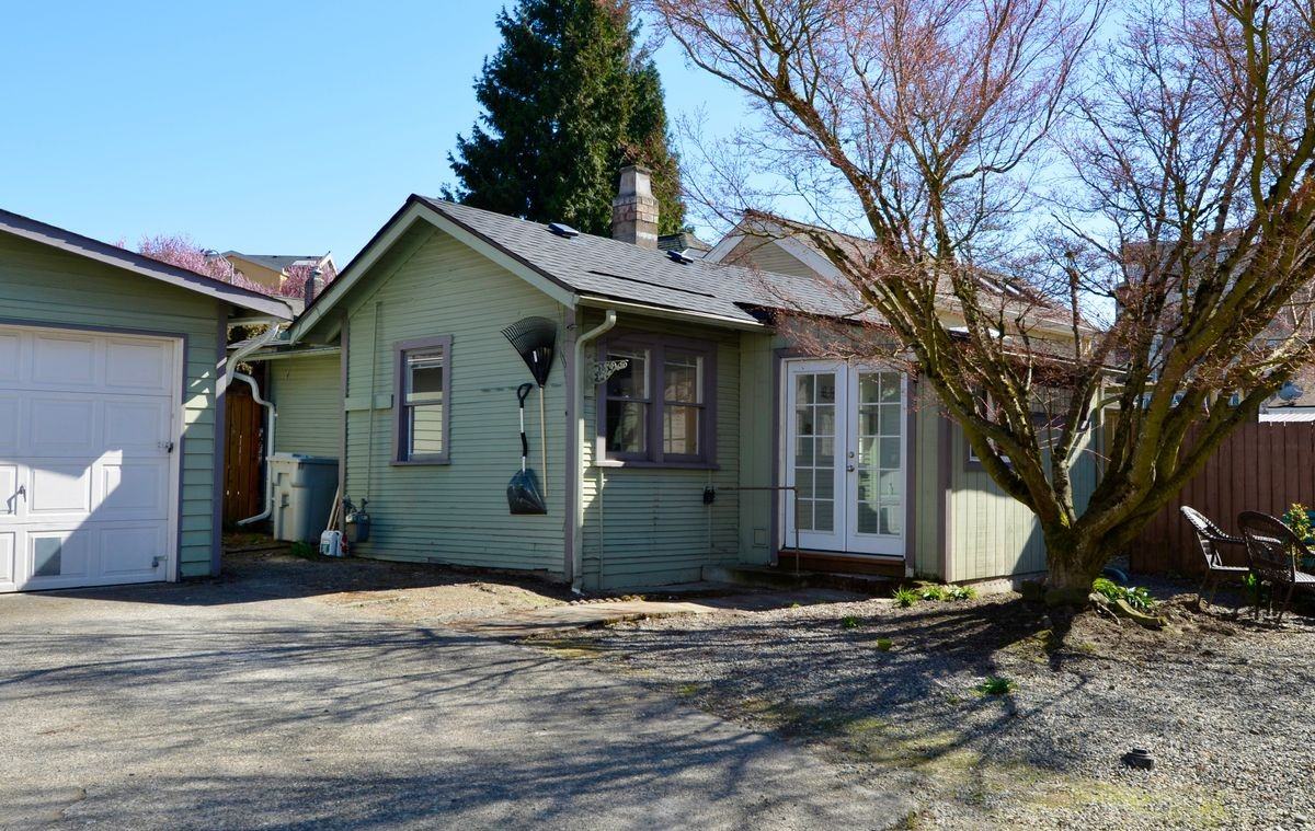 112 Wells Ave S Unit B - Photo 2 of 14