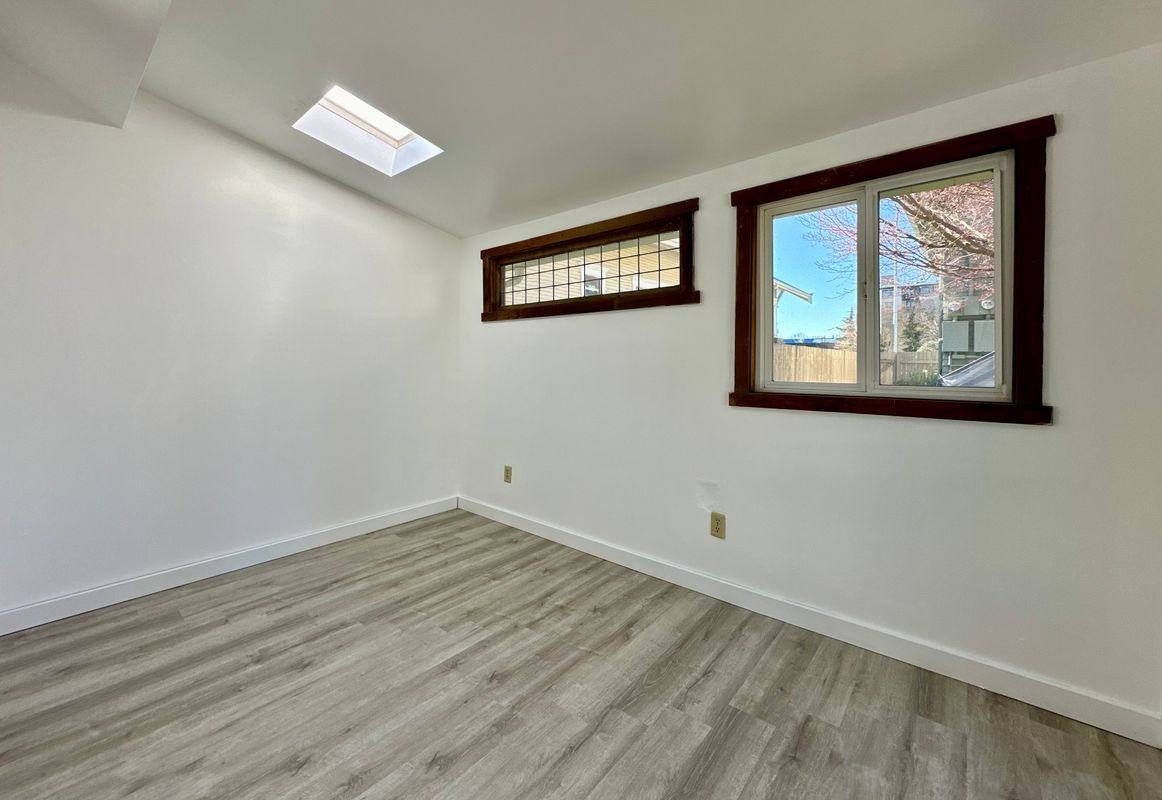 112 Wells Ave S Unit B - Photo 3 of 14