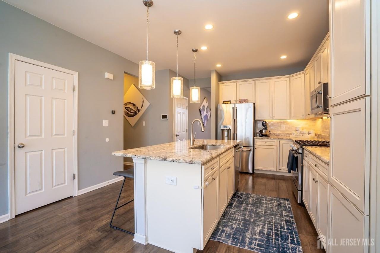 4 Woodrose Ln - Photo 6 of 41