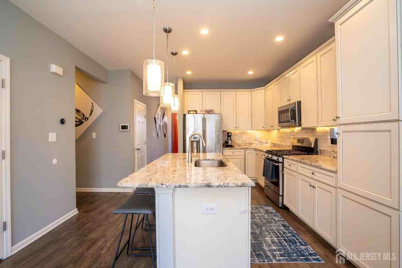 4 Woodrose Ln - Photo 7 of 41