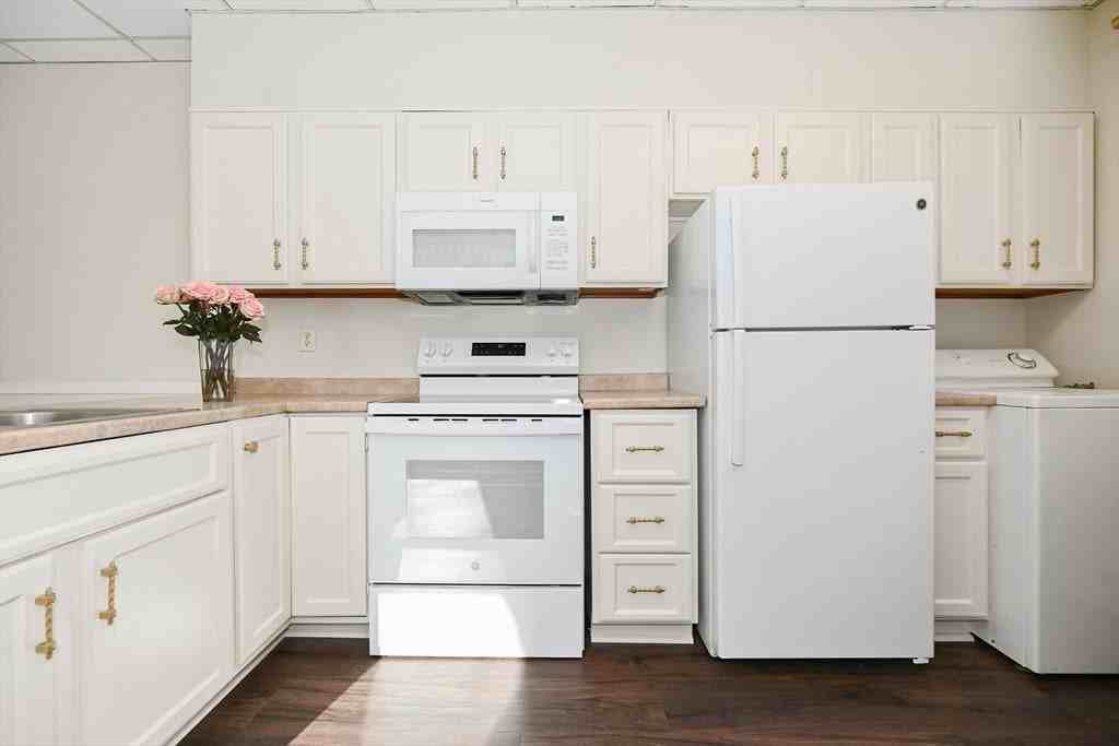 13 Oak St - Photo 4 of 25