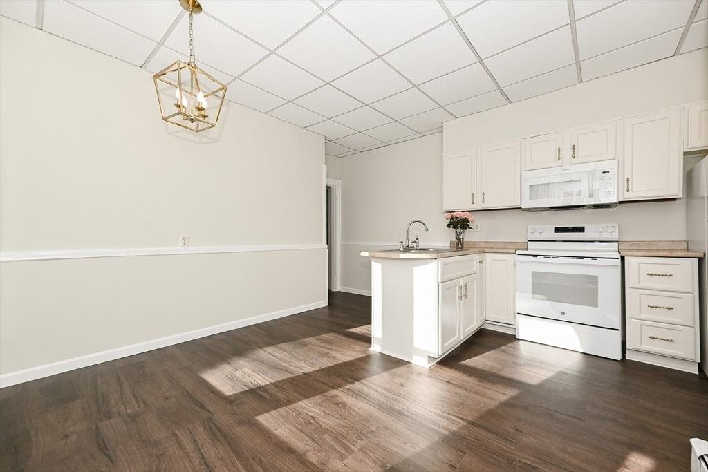 13 Oak St - Photo 7 of 25