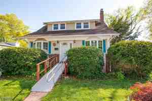 featured image of 33 Bassett Ave