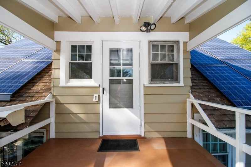 33 Bassett Ave - Photo 2 of 11