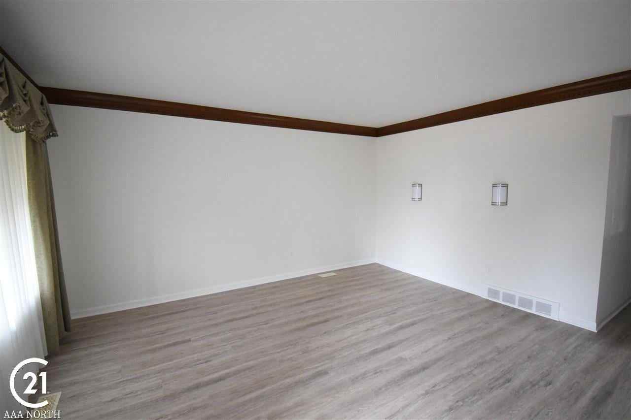 48200 Walden Rd - Photo 4 of 26