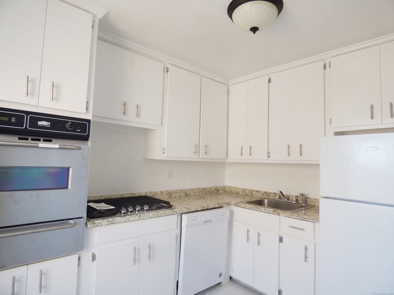 91 Strawberry Hill Ave - Photo 3 of 26