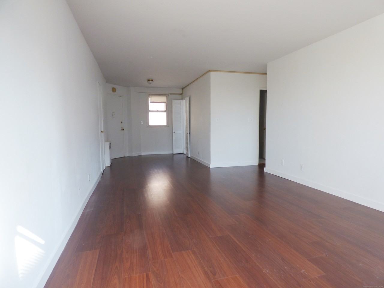 91 Strawberry Hill Ave - Photo 6 of 26