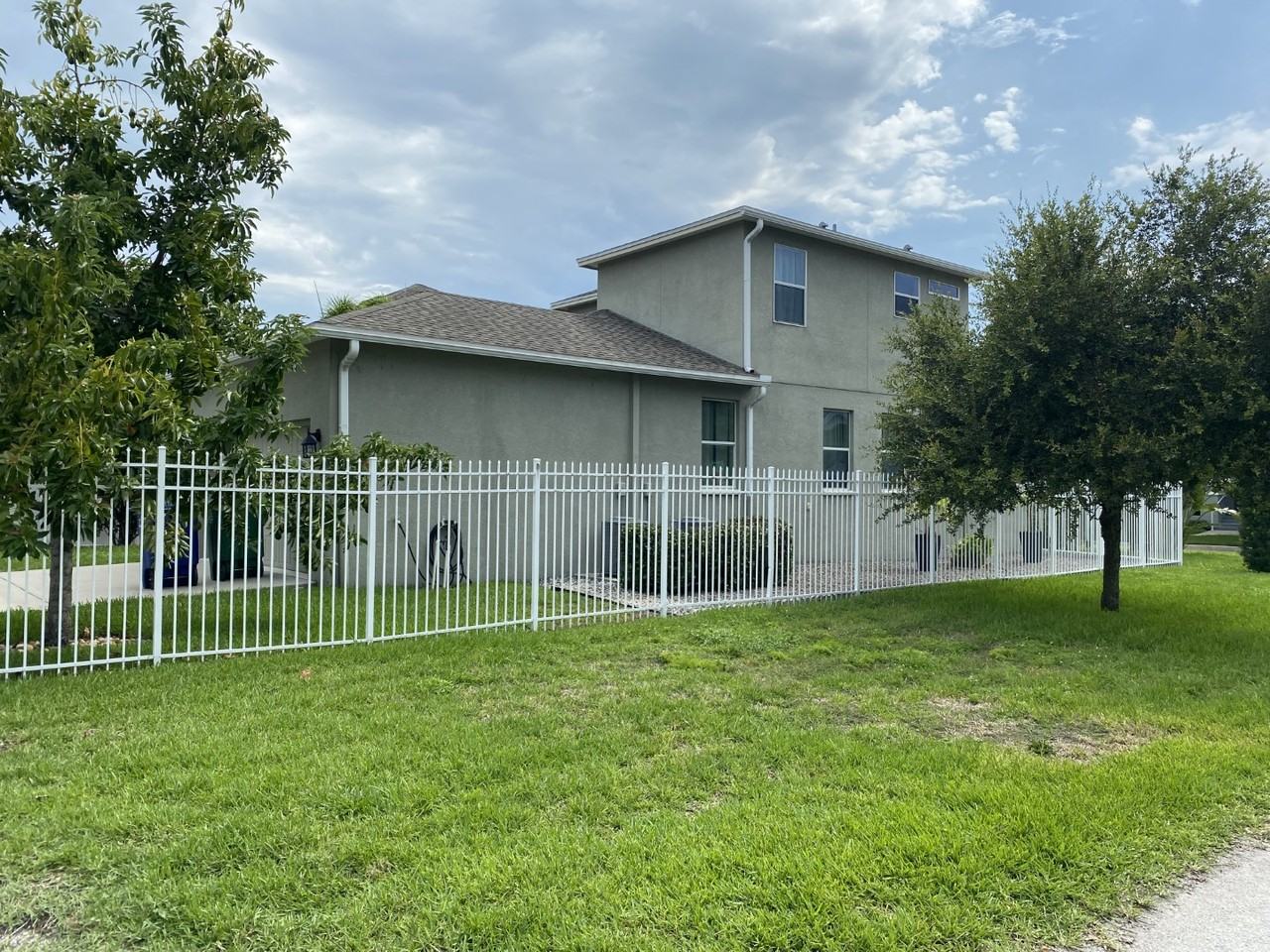 809 N Oregon Ave - Photo 2 of 16