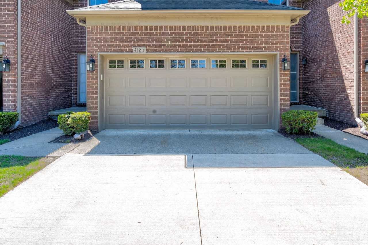 41211 N Maplewood Dr - Photo 3 of 44