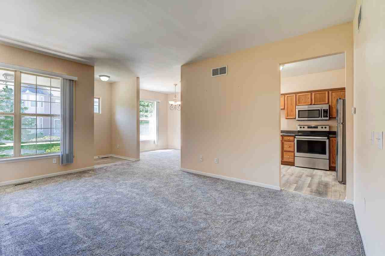 41211 N Maplewood Dr - Photo 5 of 44