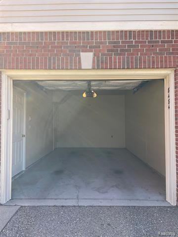 8484 Heywood Cir - Photo 4 of 25