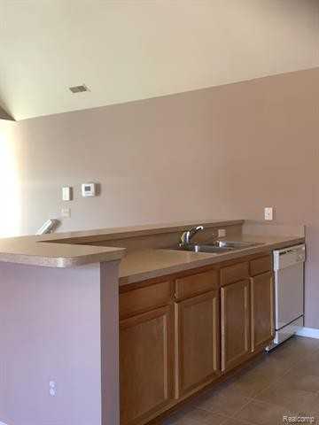 8484 Heywood Cir - Photo 7 of 25