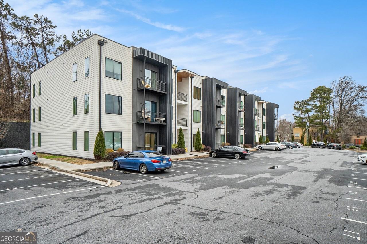 1155 Custer Ave Se - Photo 2 of 26