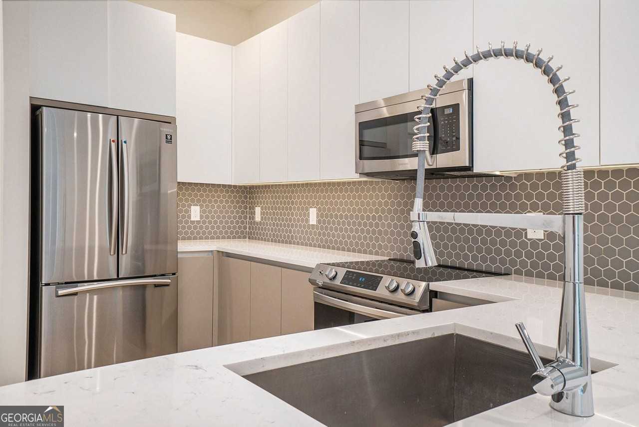 1155 Custer Ave Se - Photo 4 of 26