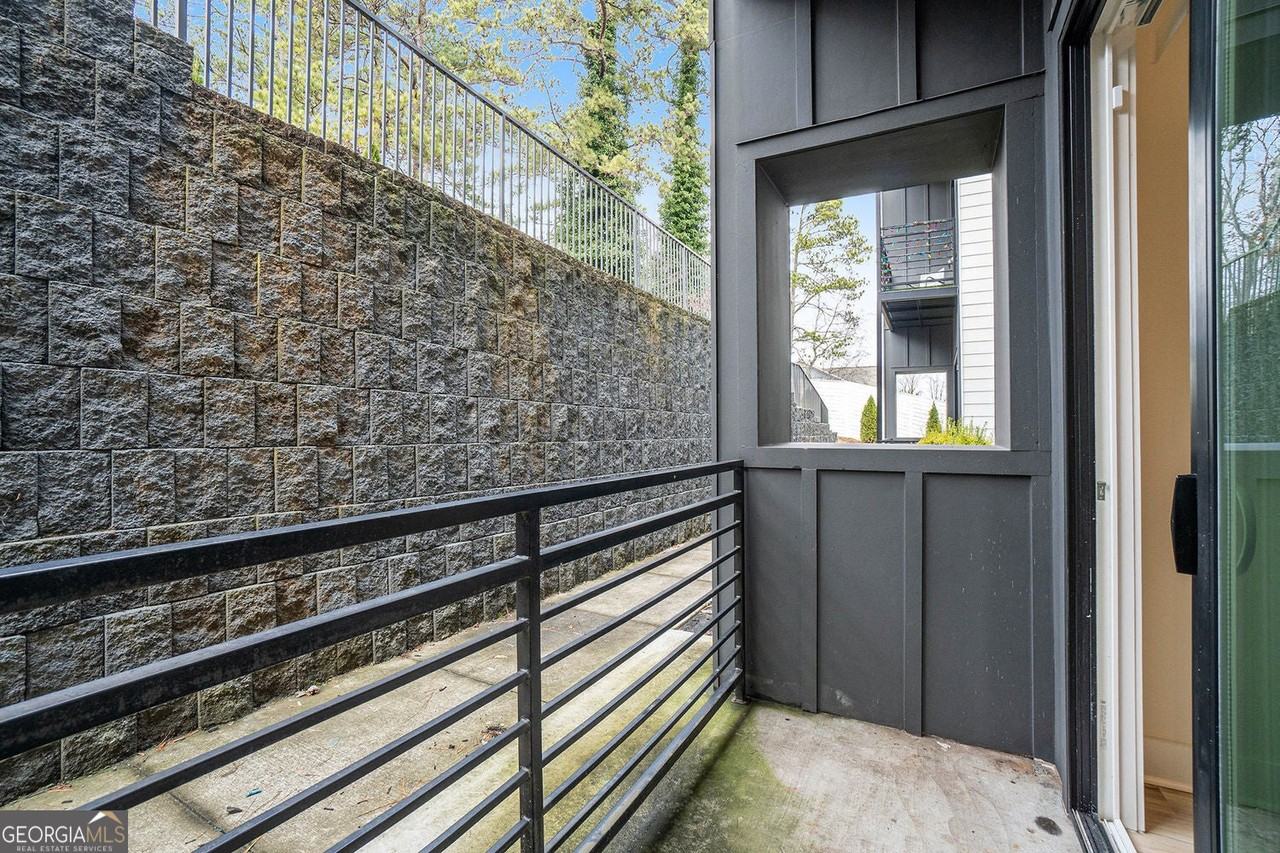 1155 Custer Ave Se - Photo 5 of 26