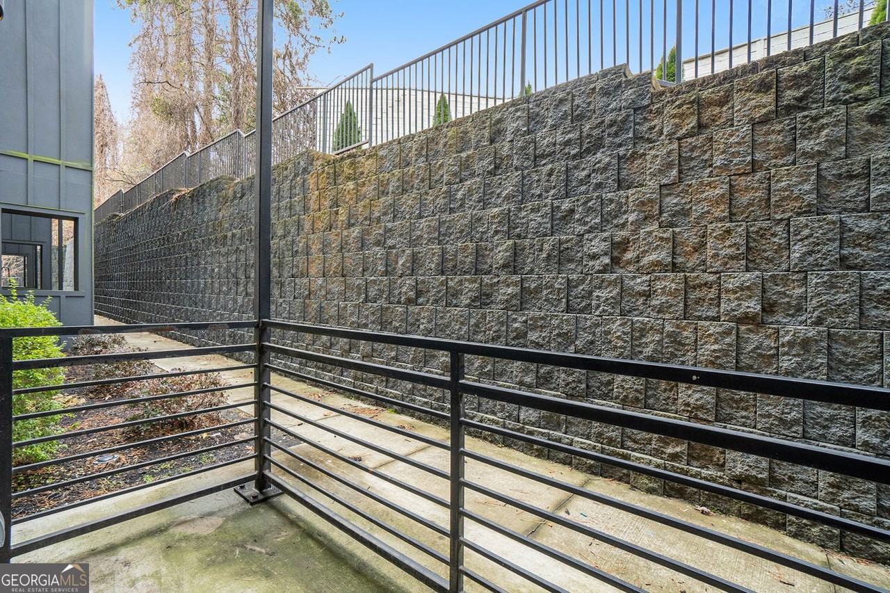 1155 Custer Ave Se - Photo 6 of 26