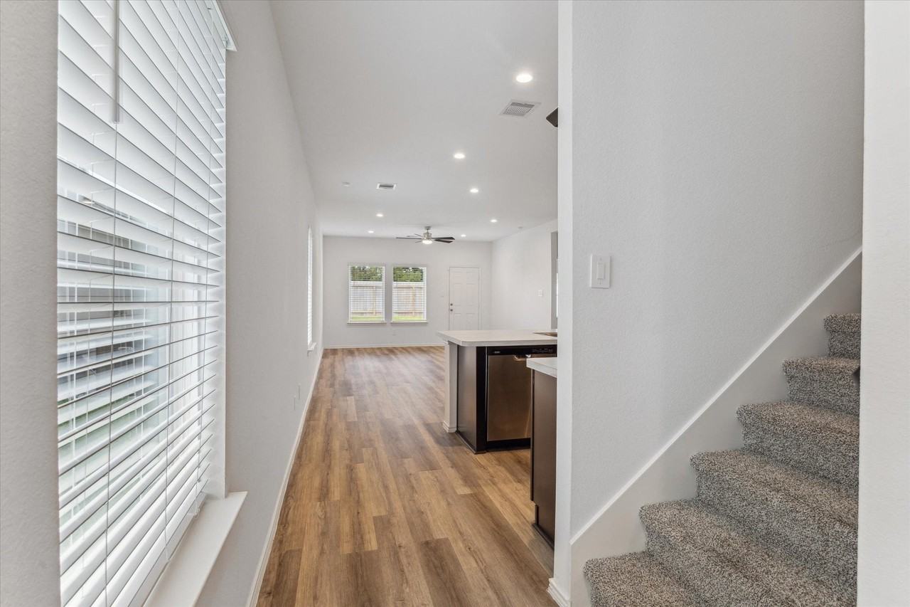 1915 Sable Hollow Dr - Photo 3 of 26