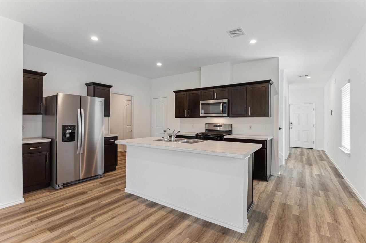 1915 Sable Hollow Dr - Photo 4 of 26