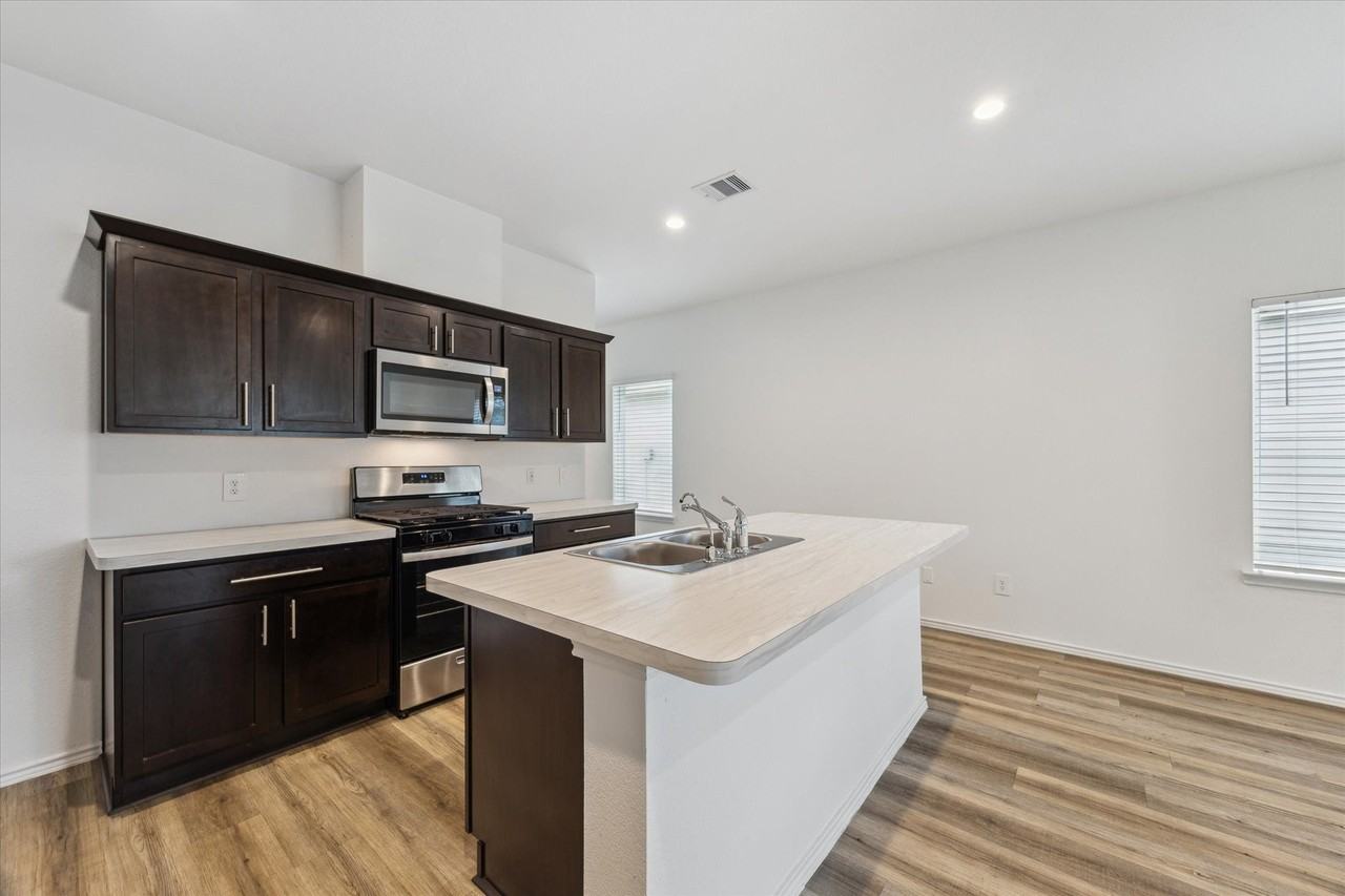 1915 Sable Hollow Dr - Photo 6 of 26