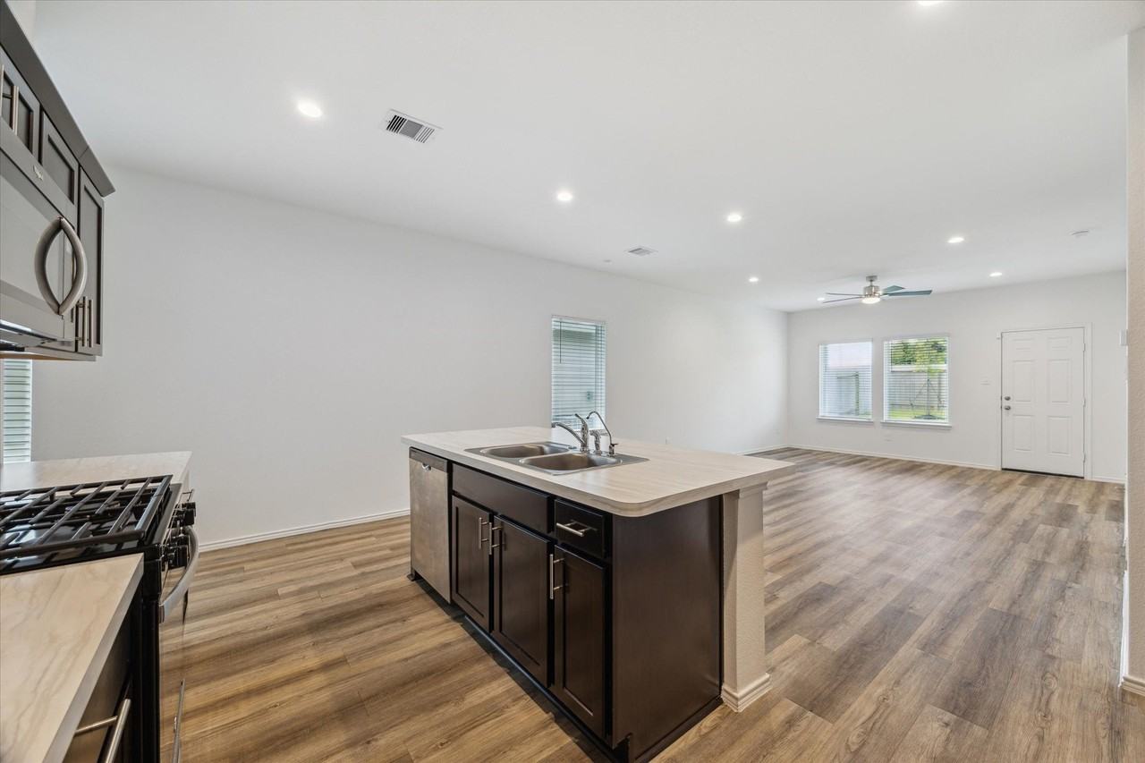 1915 Sable Hollow Dr - Photo 7 of 26