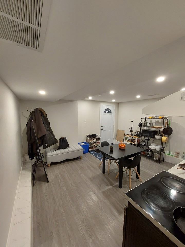 2 Bedroom 2 Ensuite Bathroom Unit near College St and Spadina for Rent - Photo 2 of 15