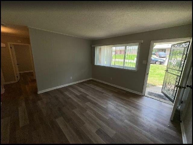 7409 Skylark Dr - Photo 3 of 10