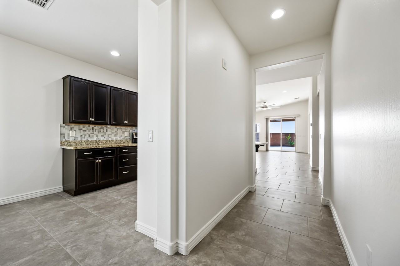 1817 West Spur Drive - Photo 3 of 29