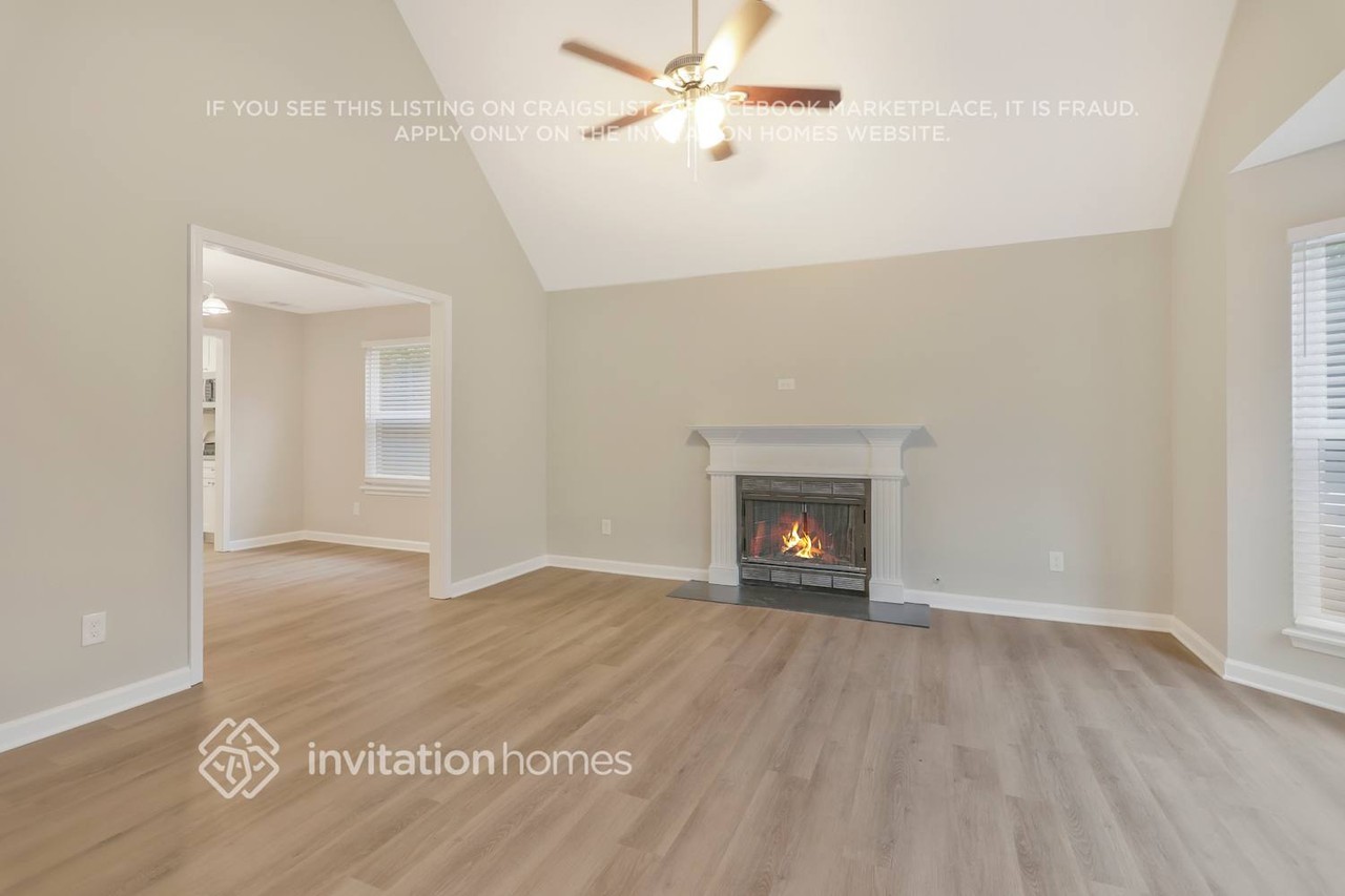 1446 Chapel Hill Ln Sw - Photo 4 of 23