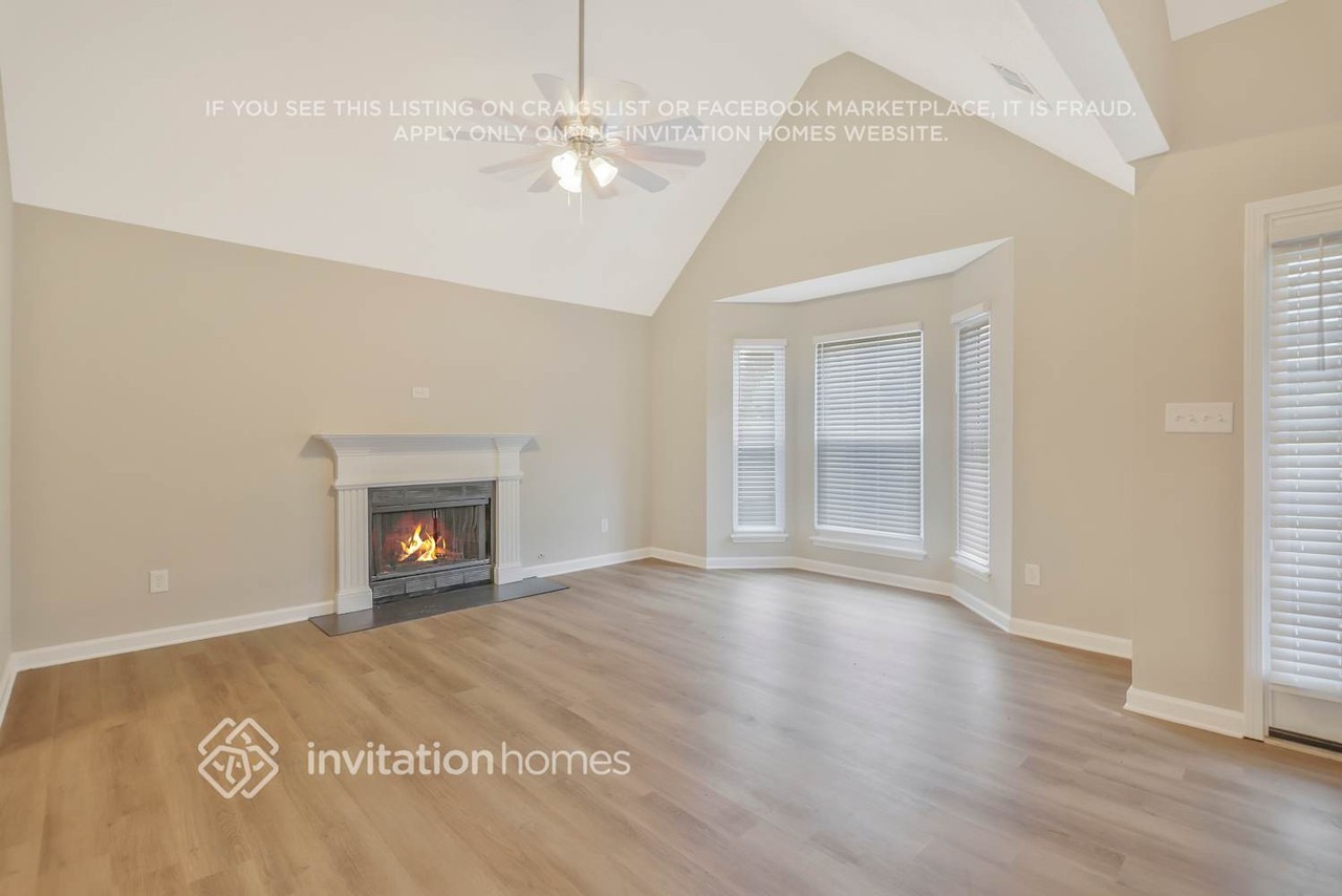 1446 Chapel Hill Ln Sw - Photo 3 of 23