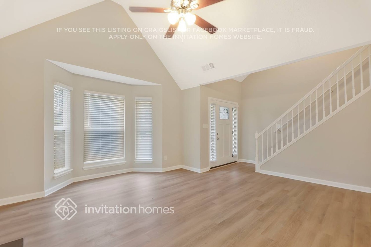 1446 Chapel Hill Ln Sw - Photo 2 of 23