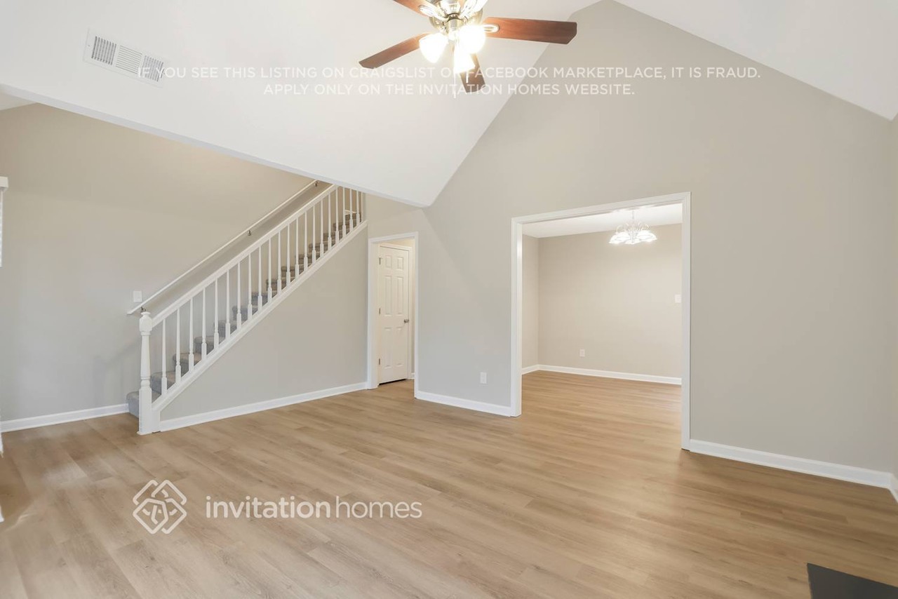 1446 Chapel Hill Ln Sw - Photo 5 of 23