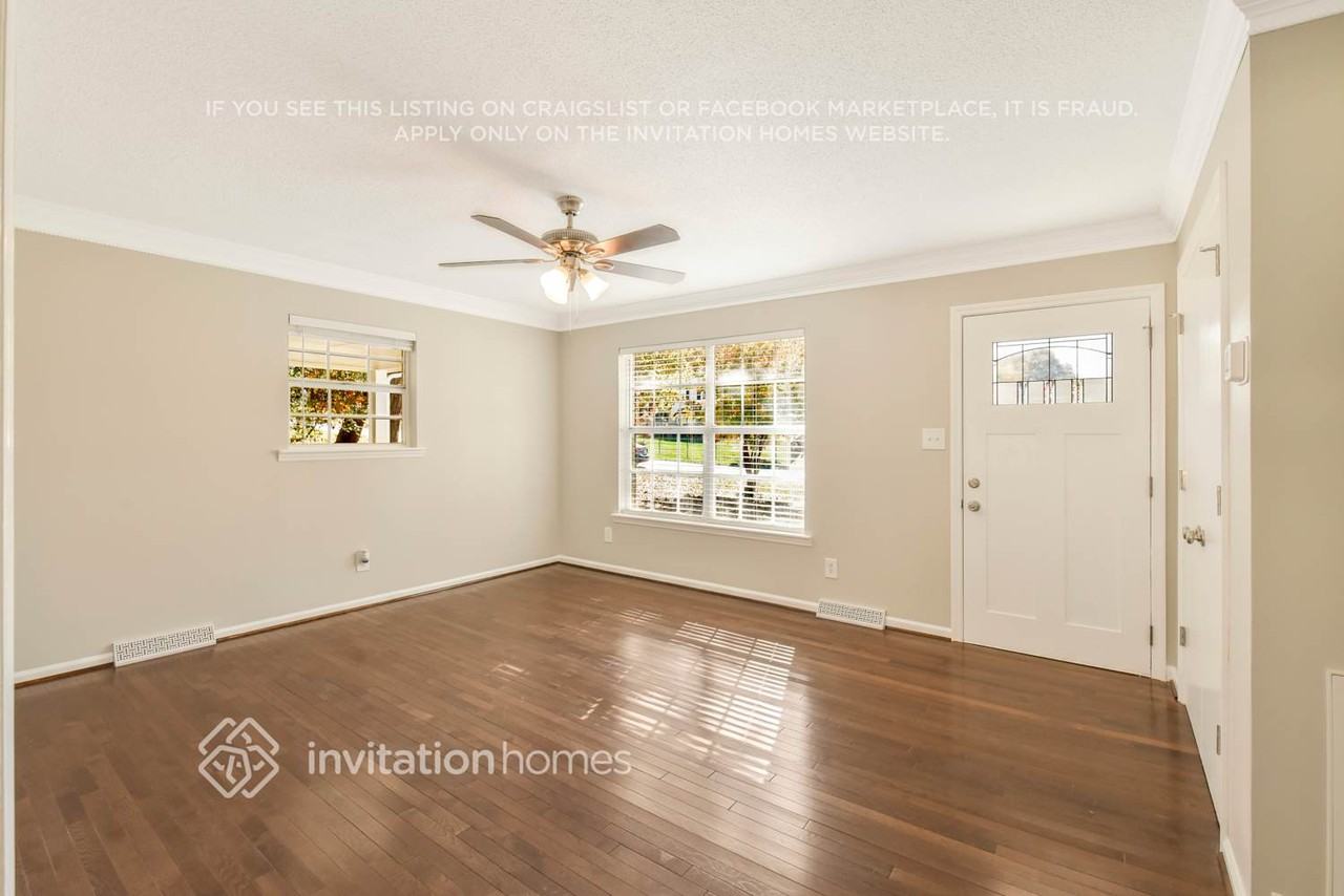 112 Rockledge Dr - Photo 3 of 24