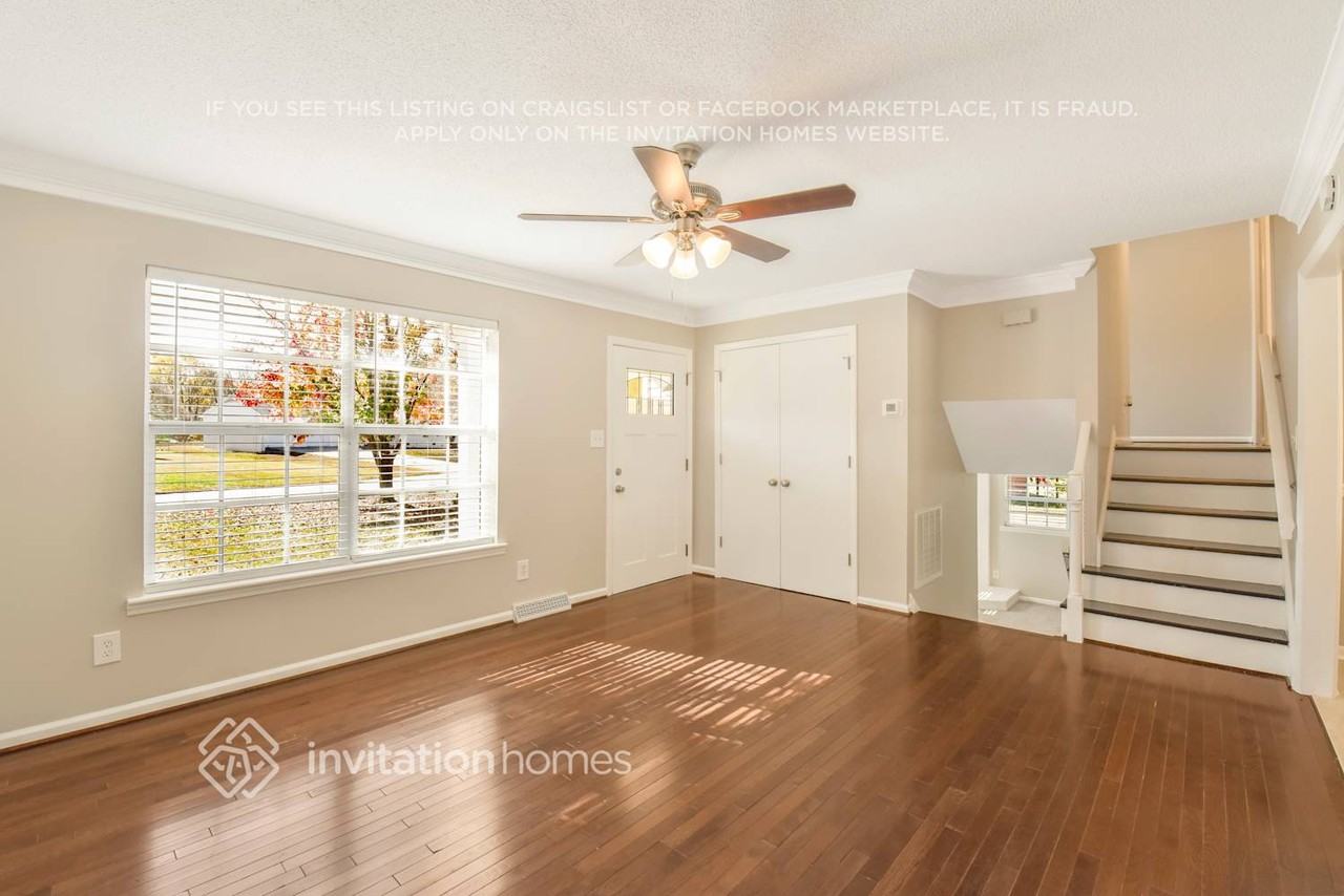 112 Rockledge Dr - Photo 4 of 24