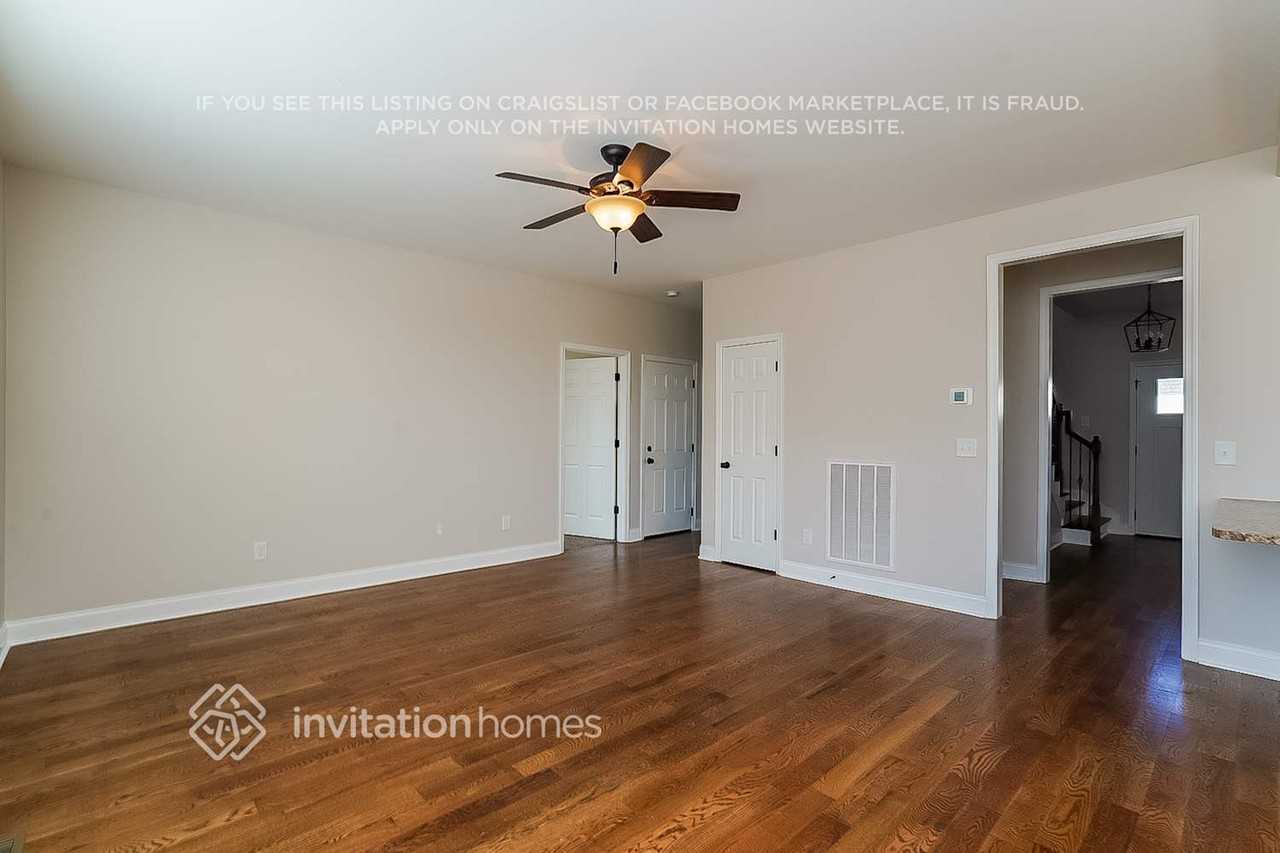 725 Maylene Dr - Photo 3 of 16