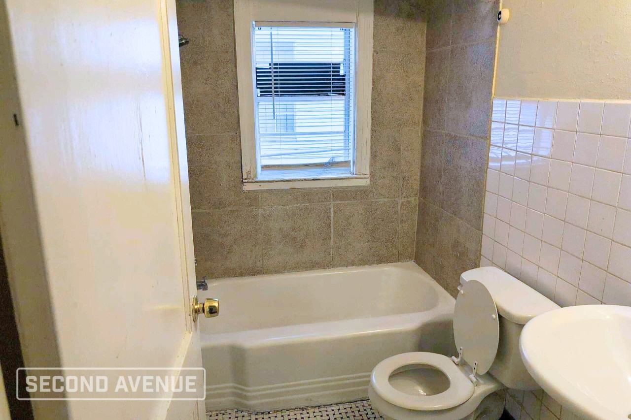 2551 Arlington Ave - Photo 7 of 12