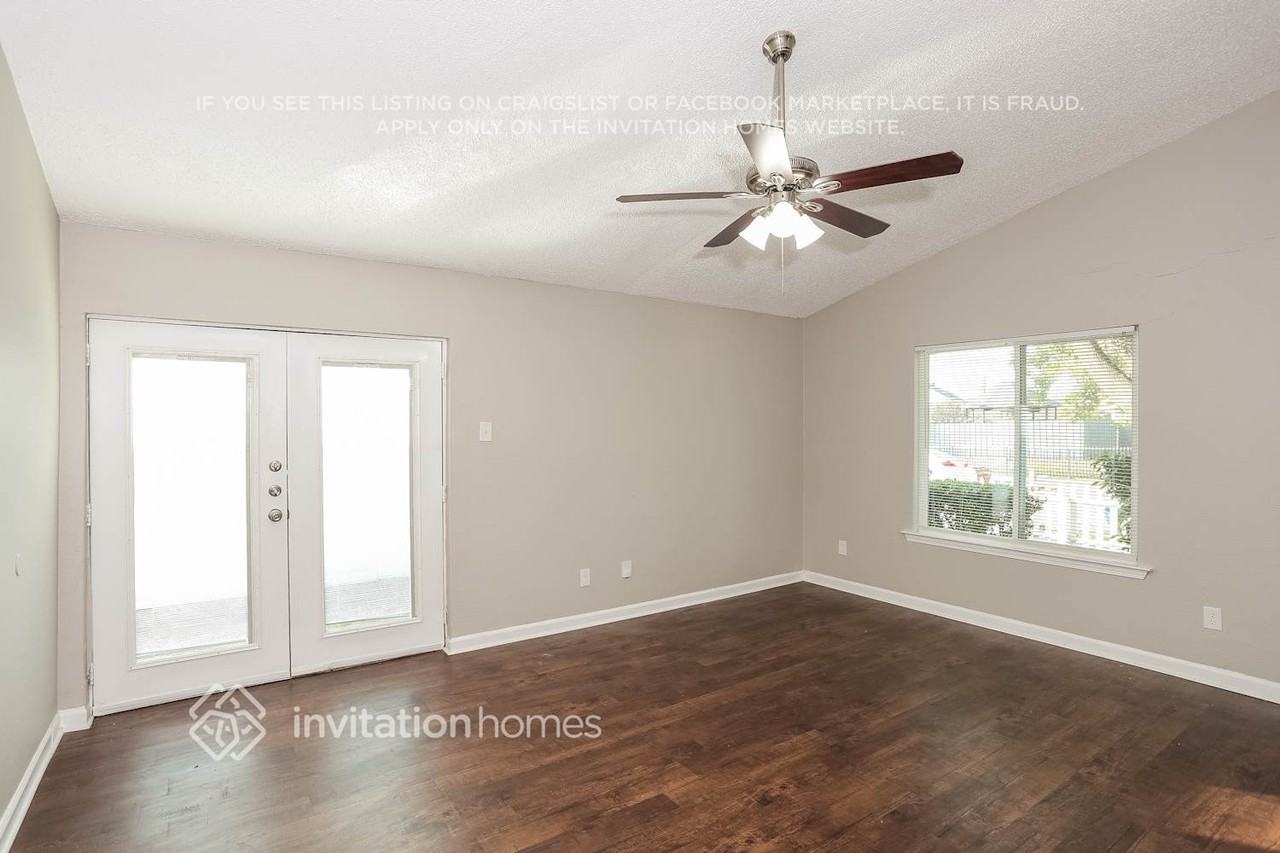 10314 Brockton Dr - Photo 3 of 16