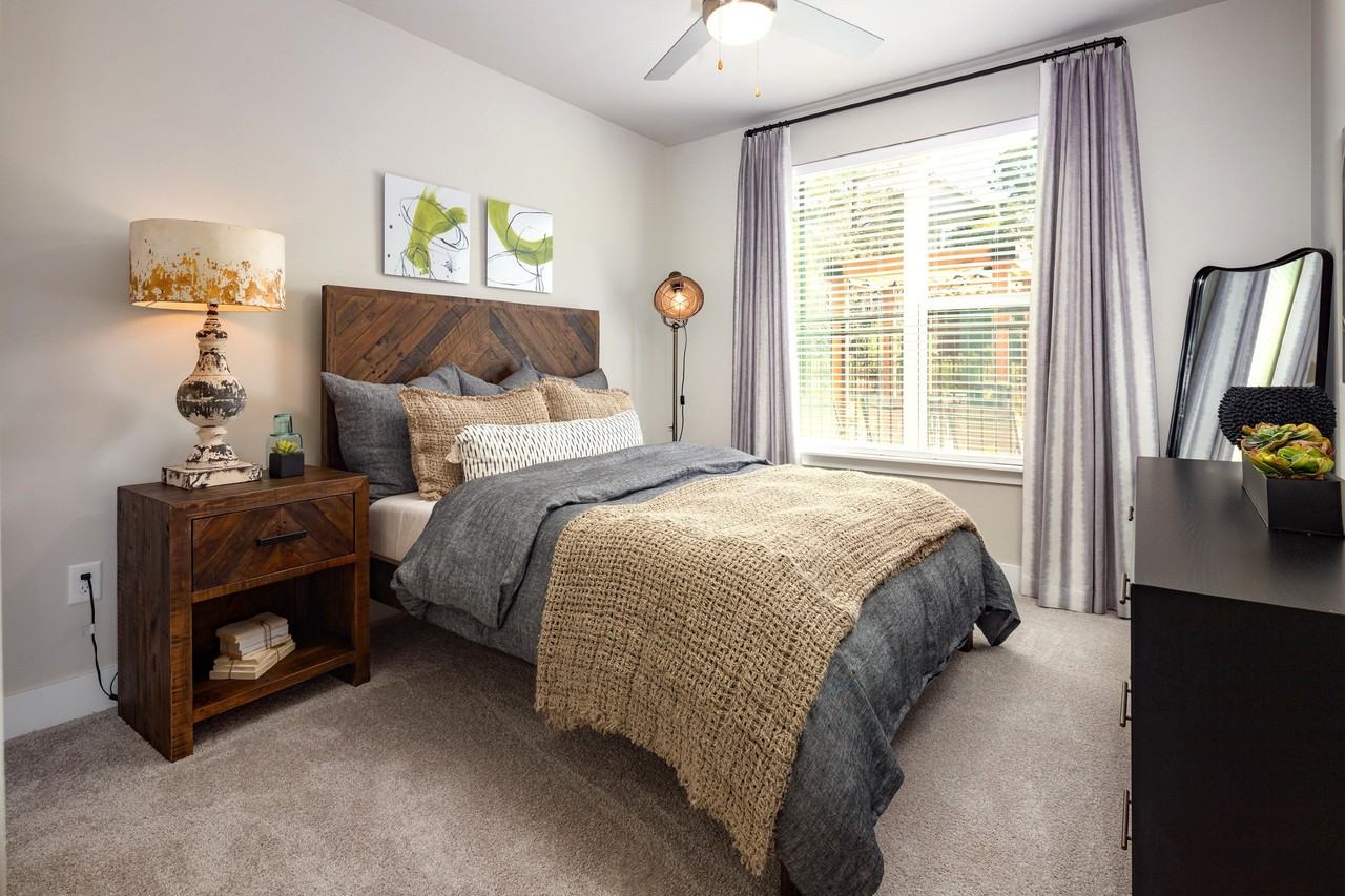 915 Glenwood Apartments at Grant Park - Photo 6 of 51