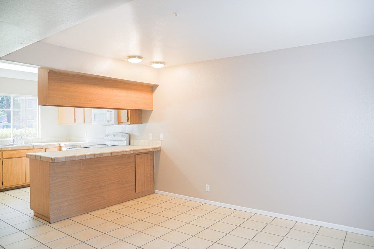 Pomona Townhomes - Photo 5 of 20