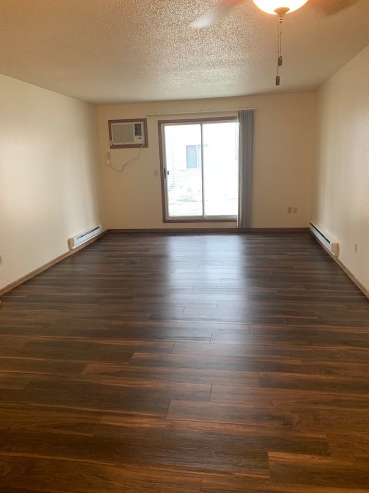 River's Edge Apartments - Photo 3 of 50