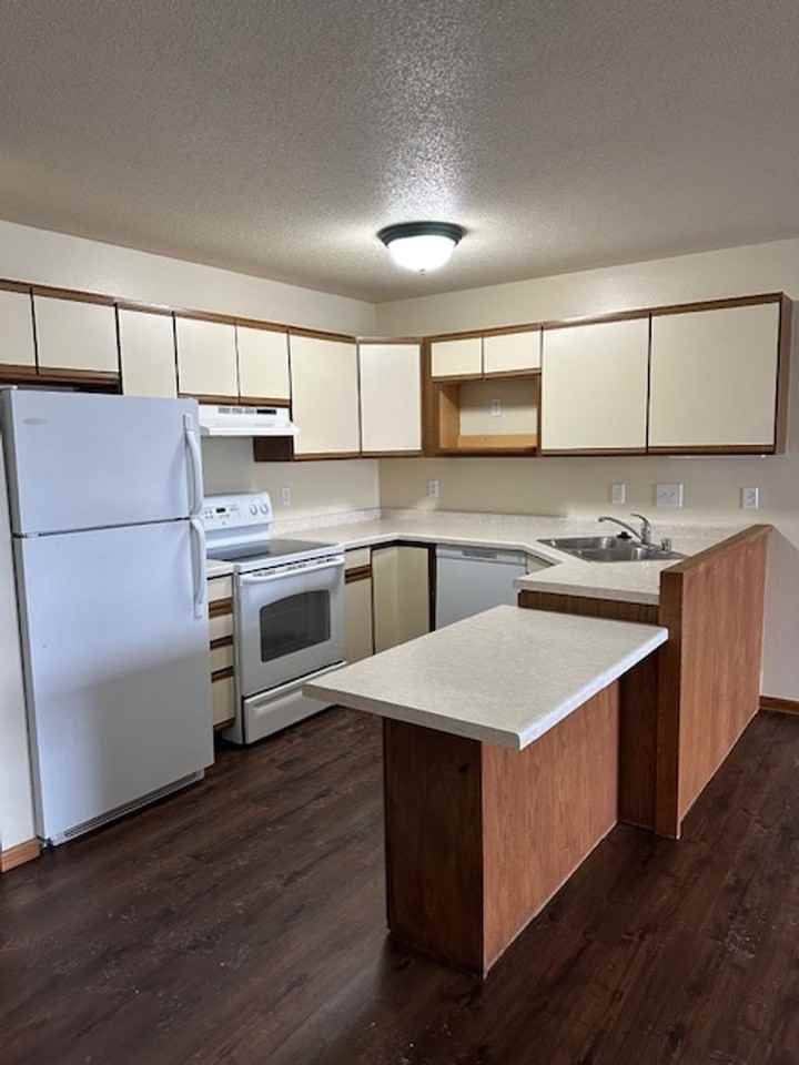 River's Edge Apartments - Photo 5 of 50