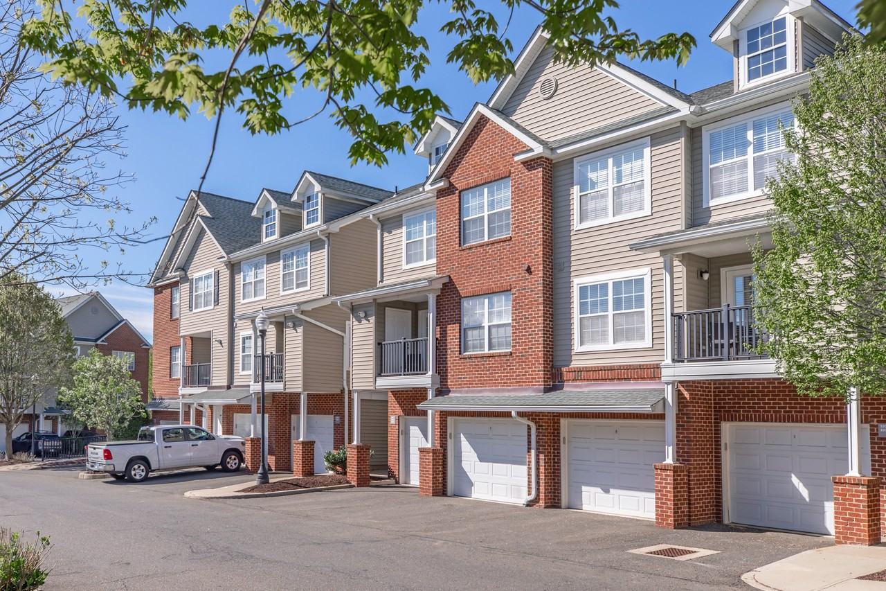 Huntington Townhomes - Photo 4 of 39