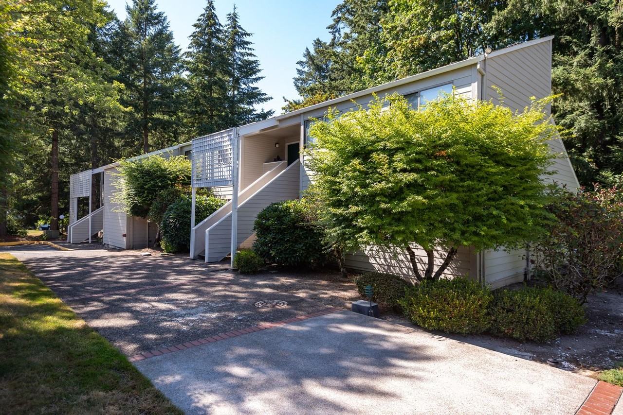 #335 WOODVIEW VILLAGE - Photo 3 of 43