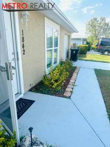 1842 Southwest Morelia Lane - Photo 2 of 12