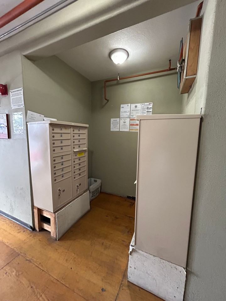 Adams Hill Lofts - Photo 7 of 8