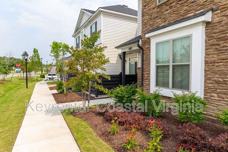 605 Kathy Ann Way W - Photo 2 of 18