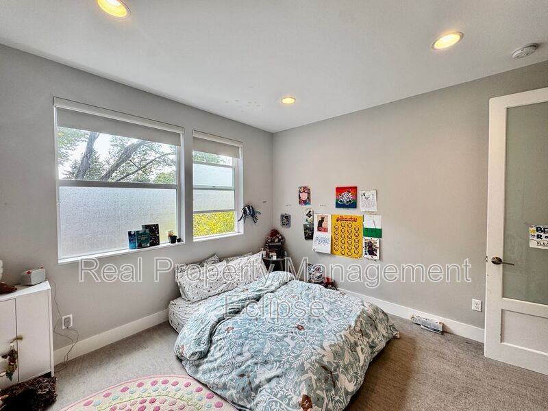 5034 Puget Blvd Sw - Photo 5 of 15