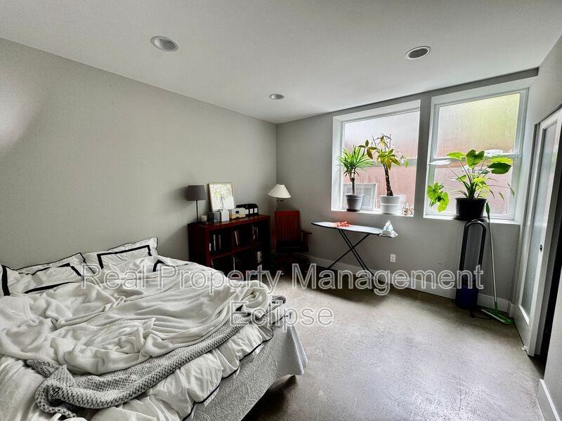 5034 Puget Blvd Sw - Photo 7 of 15